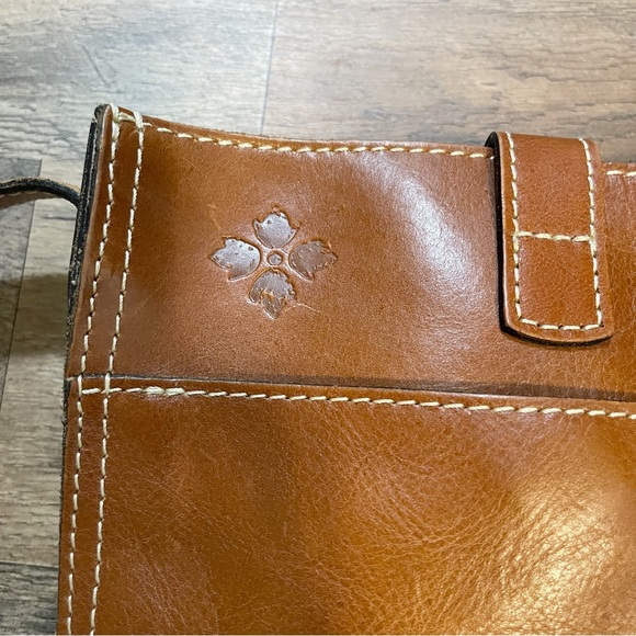 Patricia Nash | Classic Venezia Crossbody Pouch - Picture 6 of 13